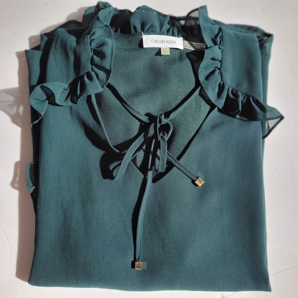 Calvin Klein Ruffle Sleeve Top. - Picture 6 of 8